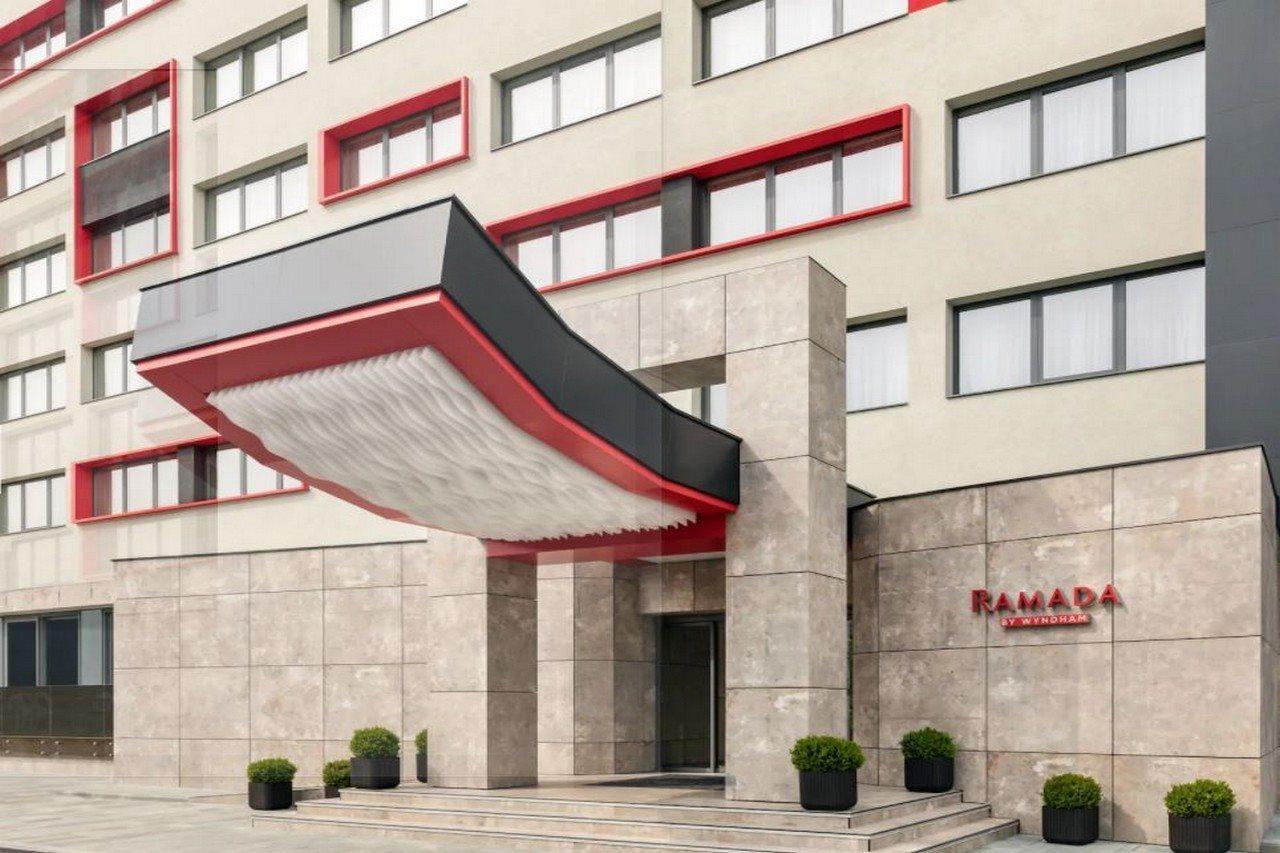 Ramada By Wyndham Ramnicu Valcea Hotel Exterior photo