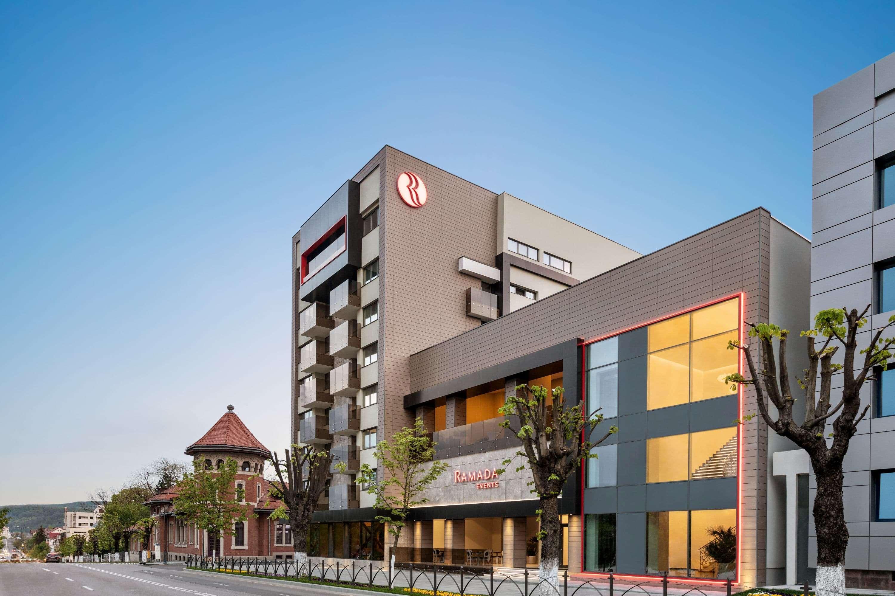 Ramada By Wyndham Ramnicu Valcea Hotel Exterior photo