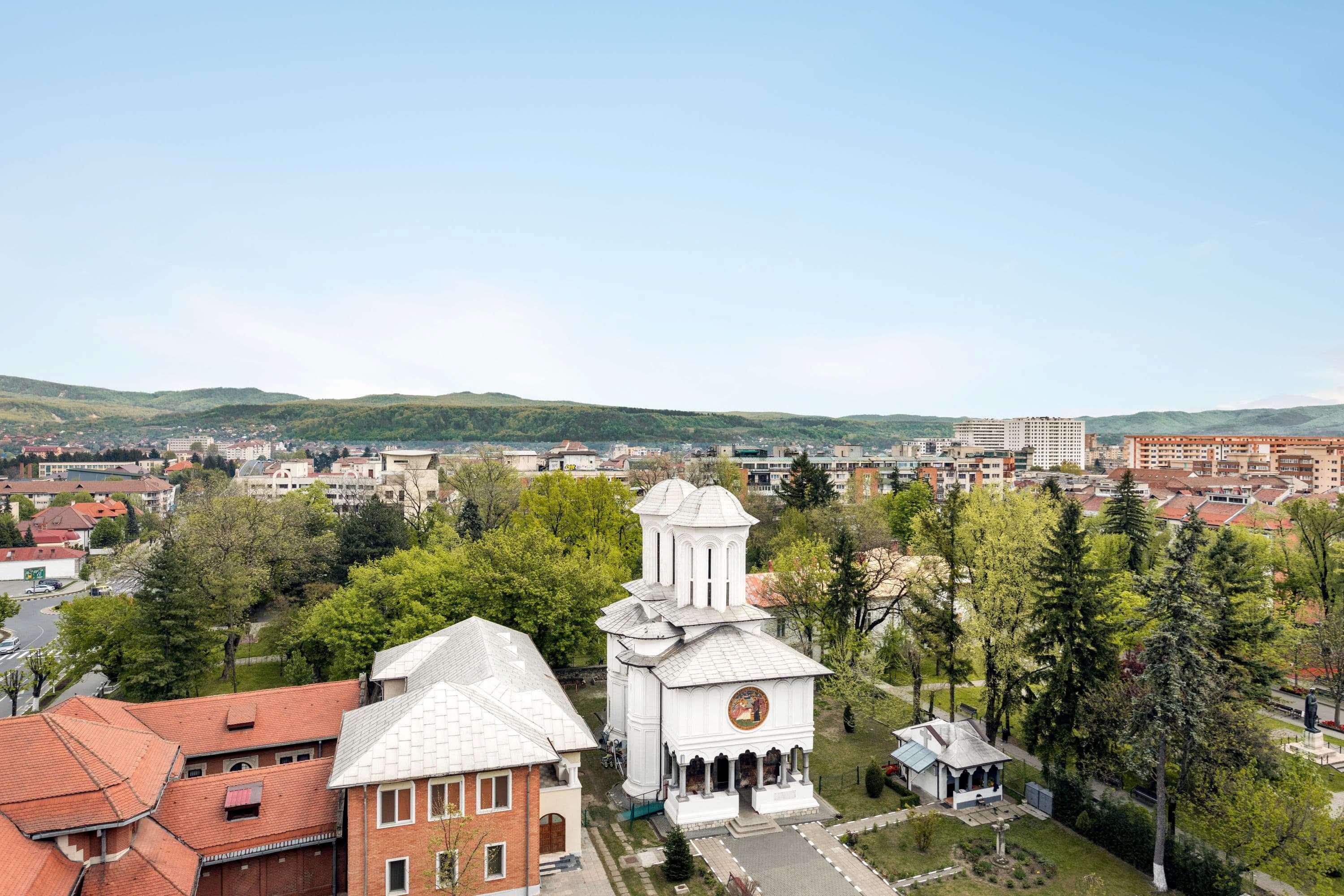 Ramada By Wyndham Ramnicu Valcea Hotel Exterior photo