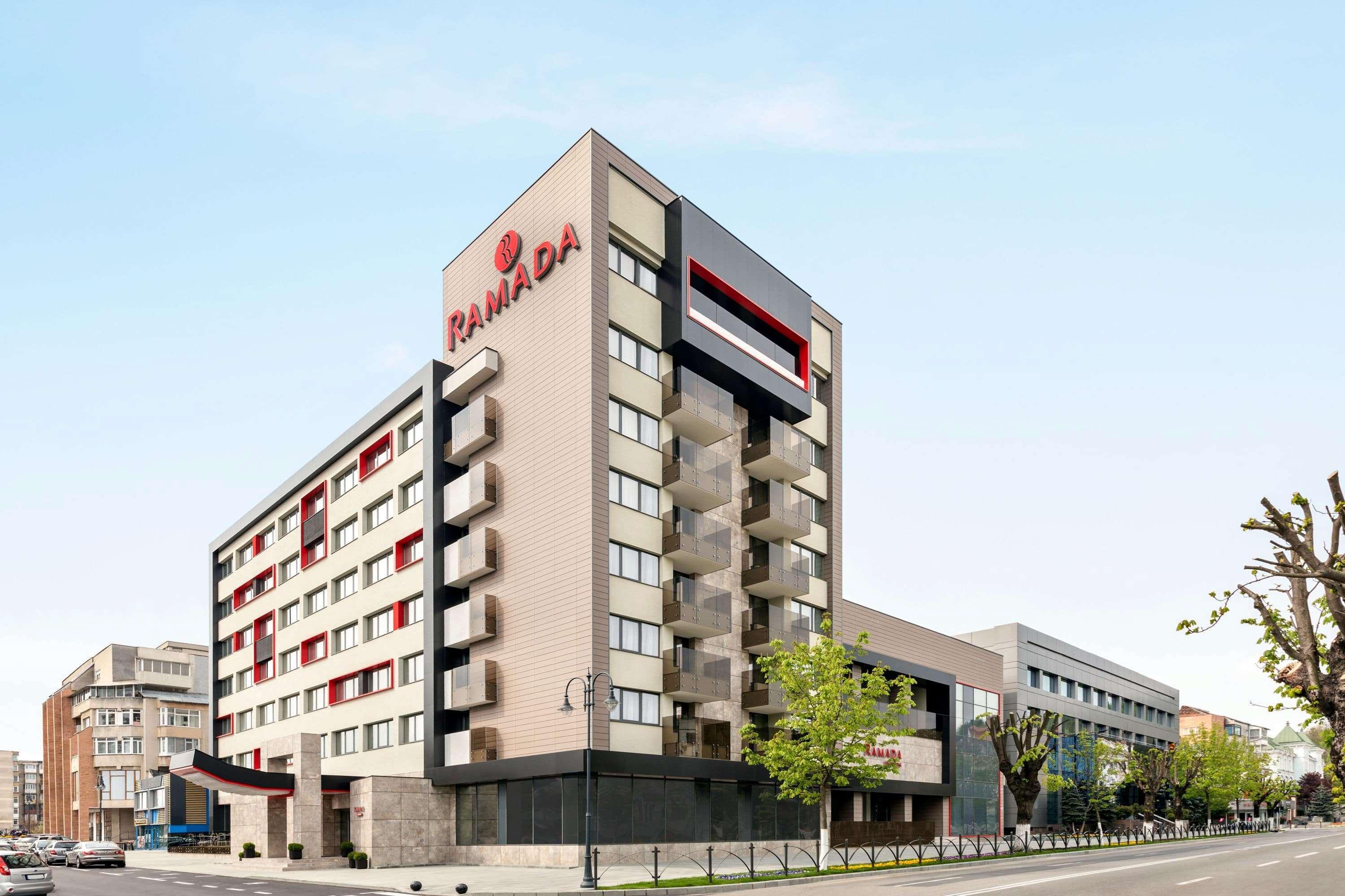 Ramada By Wyndham Ramnicu Valcea Hotel Exterior photo